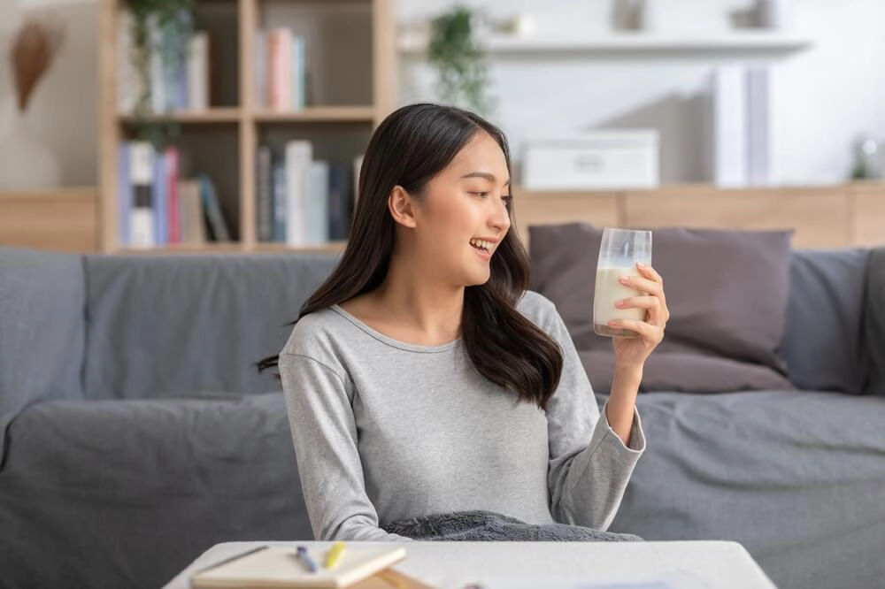 Woman drinks healthy drinks by Nutriwell